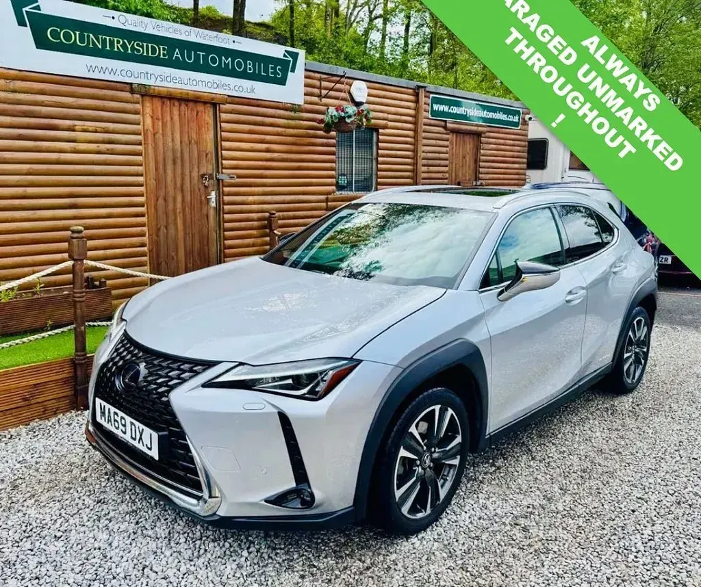 Used Lexus UX E-FOUR 184 HP (135 kW) 2019 Silver SUV