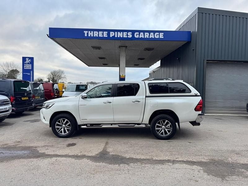 Used Toyota HiLux 2016 White Pickup