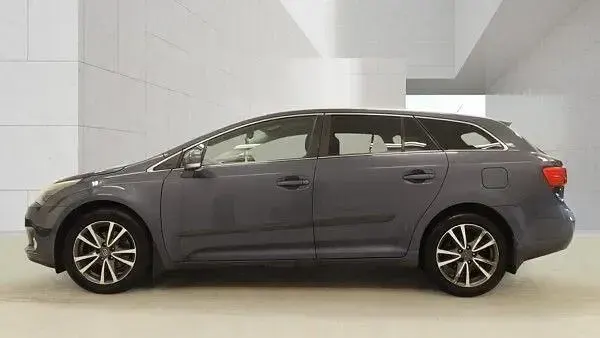 Usado Toyota Avensis 124 CV (91 kW) 2012 Azul Familiar