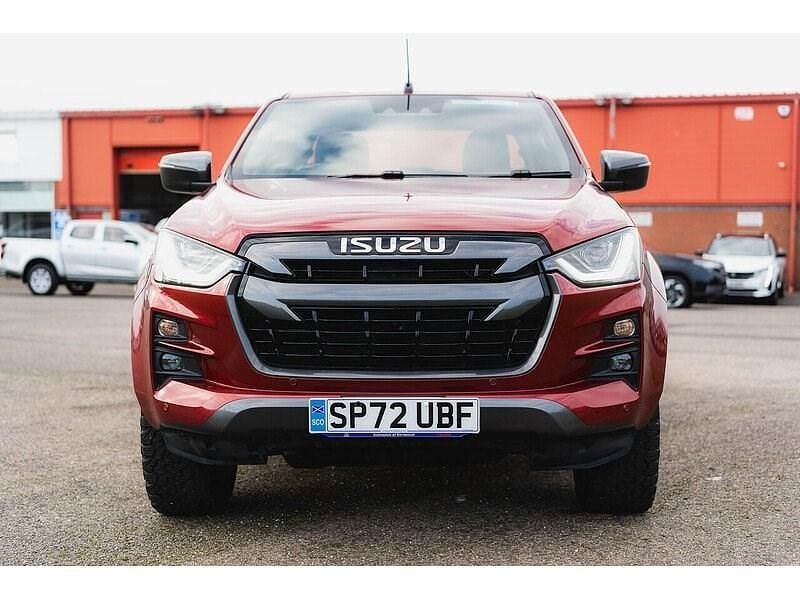 Used Isuzu D-Max 163 HP (119 kW) 2023 Red Pickup