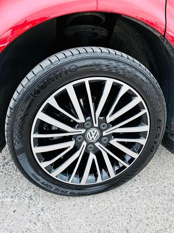 Used VW Caravelle Executive 150 HP (110 kW) 2021 Red MPV