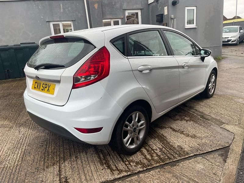 Used Ford Fiesta Zetec 2011 White Hatchback