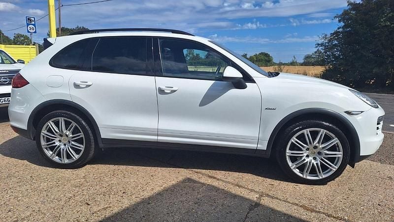 Used Porsche Cayenne 245 HP (180 kW) 2013 White SUV