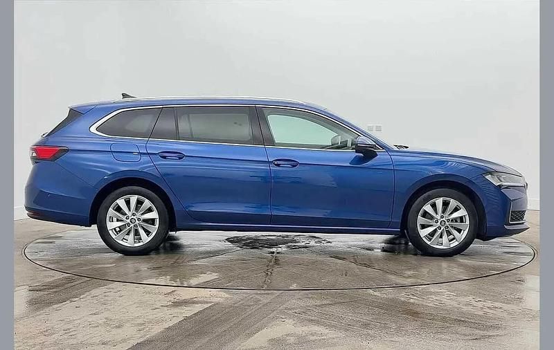 Used Skoda Superb SE Technology 147 HP (108 kW) 2025 Cobalt blue metallic Estate