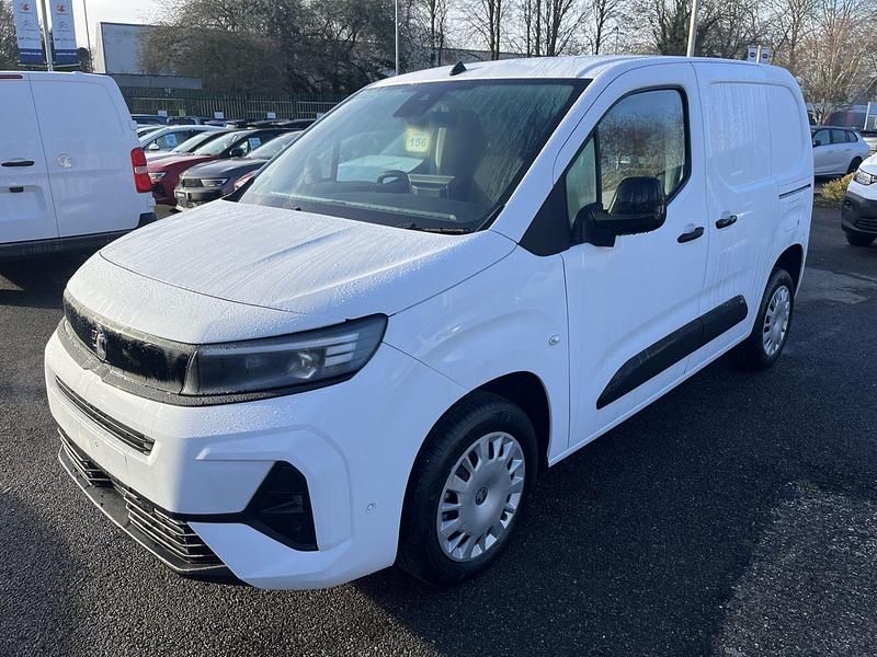 New Vauxhall Combo S 131 HP (96 kW) 2026 White MPV