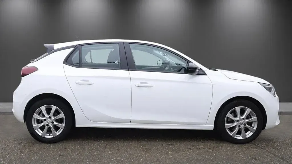 Used Vauxhall Corsa Design Edition 100 HP (73 kW) 2023 White Hatchback