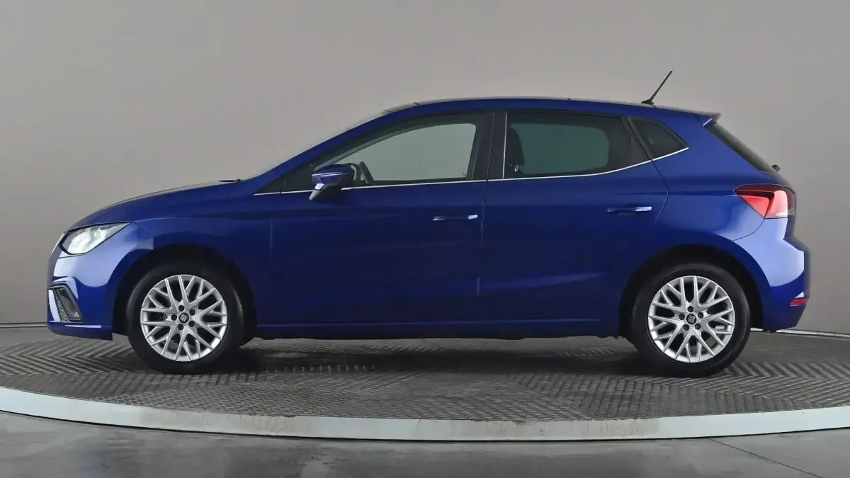 Begagnad Seat Ibiza Design 95 HK (69 kW) 2017 Blå Halvkombi