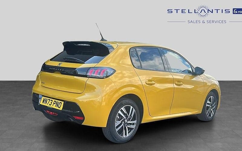 Used Peugeot 208 Allure+ 102 HP (75 kW) 2023 Yellow Hatchback