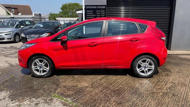 Used Ford Fiesta 81 HP (59 kW) 2011 Red Hatchback