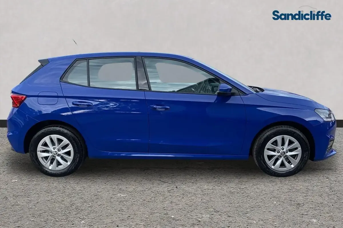 Begagnad Skoda Fabia Comfort 110 HK (80 kW) 2022 Blå Halvkombi