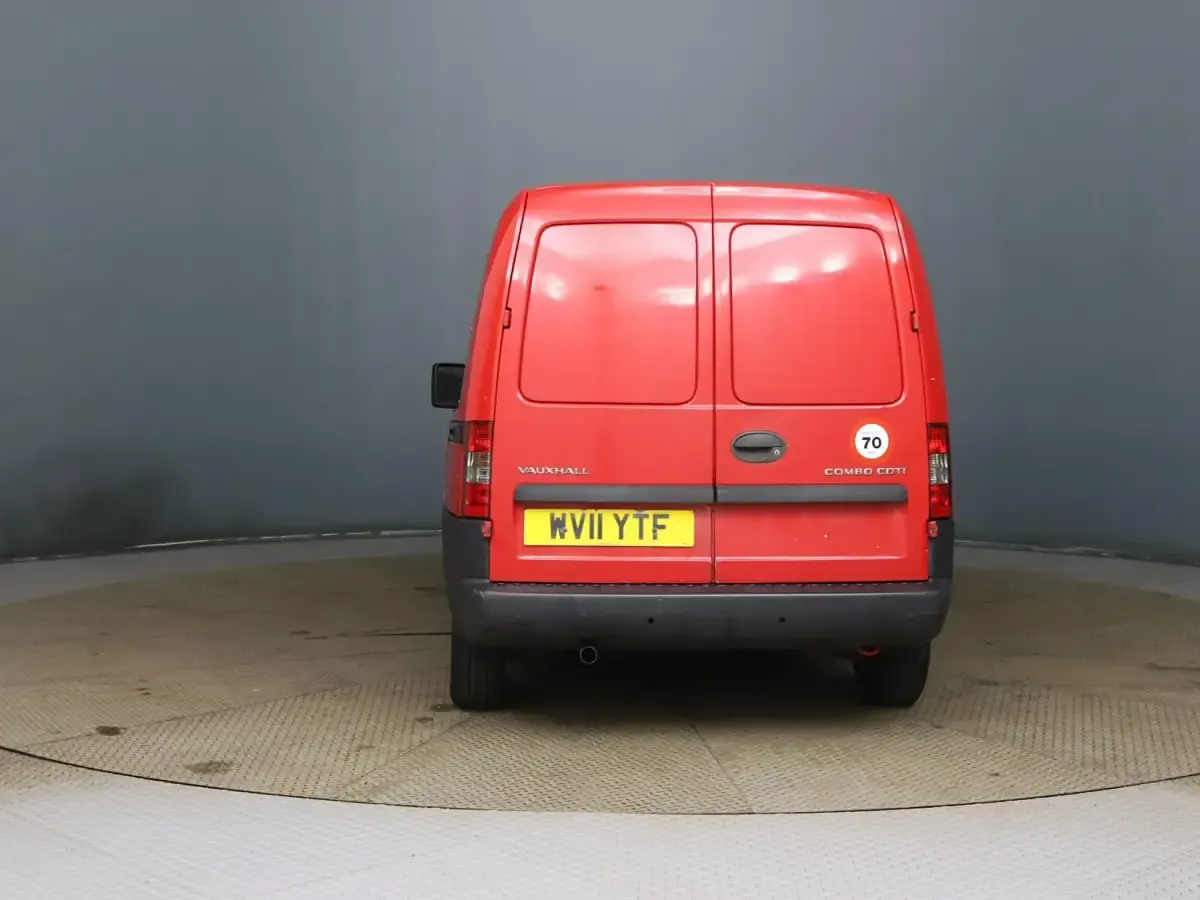 Usado Vauxhall Combo 75 CV (55 kW) 2011 Rojo Van