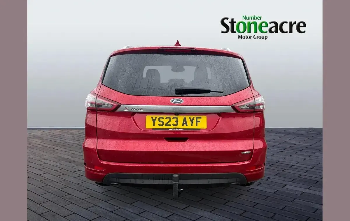 Used Ford S-MAX Titanium 190 HP (139 kW) 2023 Red MPV