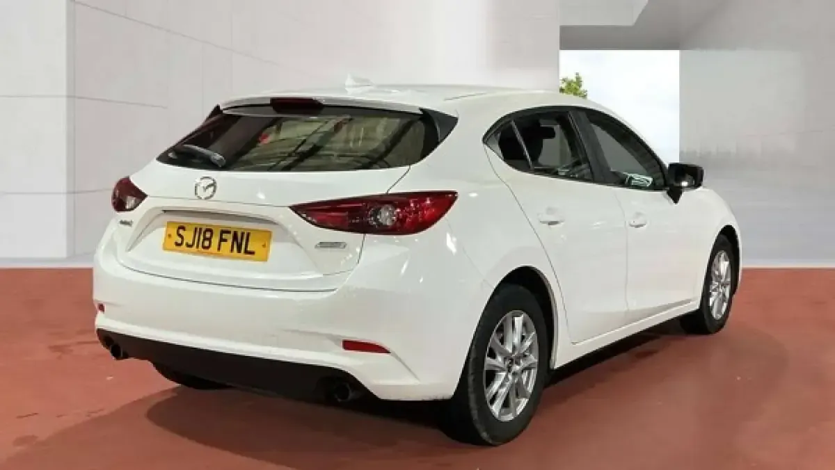 Used Mazda 3 121 HP (88 kW) 2018 White Hatchback