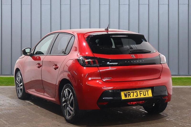 Used Peugeot 208 Allure+ 99 HP (72 kW) 2023 Red Hatchback