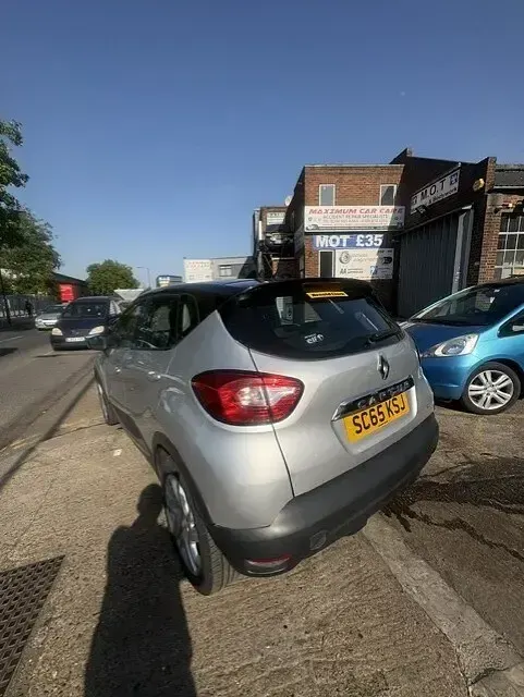 Used Renault Captur Dynamique 90 HP (66 kW) 2015 Silver SUV