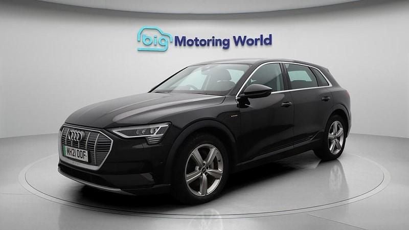 Begagnad Audi e-tron 11 kW (15 HK) 2021 SUV