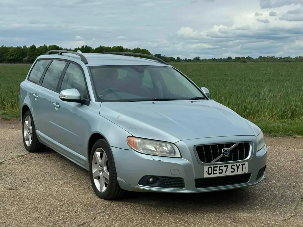 Used Volvo V70 SE 2008 Blue Estate