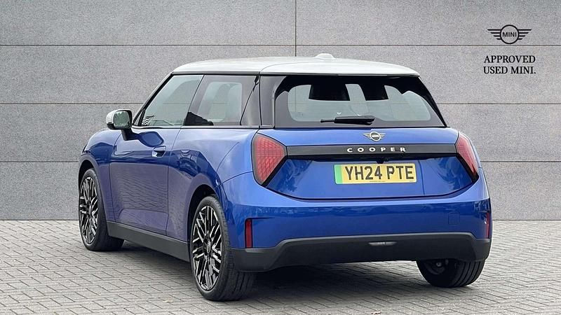 Used Mini Cooper Hatch 133 kW (181 HP) 2024 Blue Hatchback