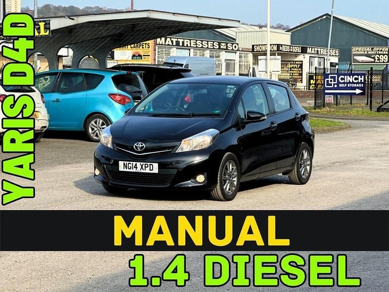 Used Toyota Yaris 90 HP (66 kW) 2014 Black Hatchback