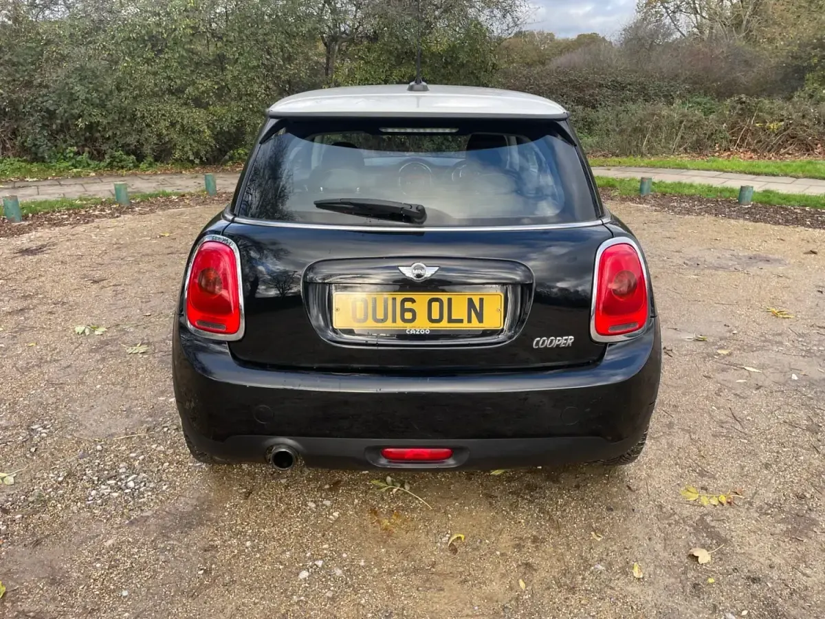 Usado Mini Cooper Hatch 2016 Negro Utilitario