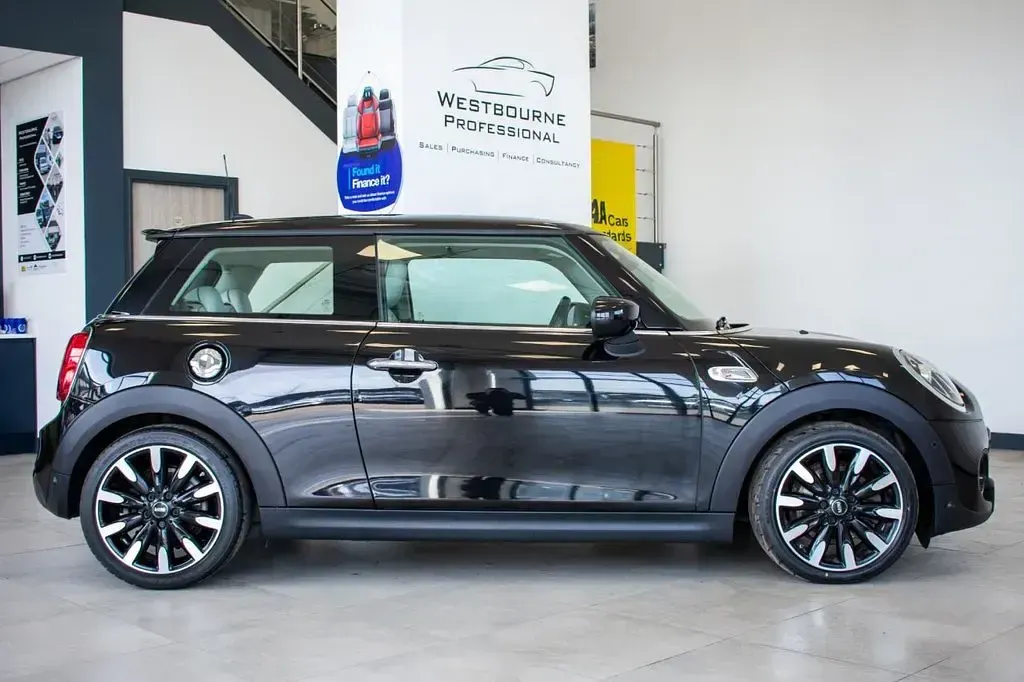 Used Mini Cooper S Exclusive 192 HP (141 kW) 2019 Black Hatchback
