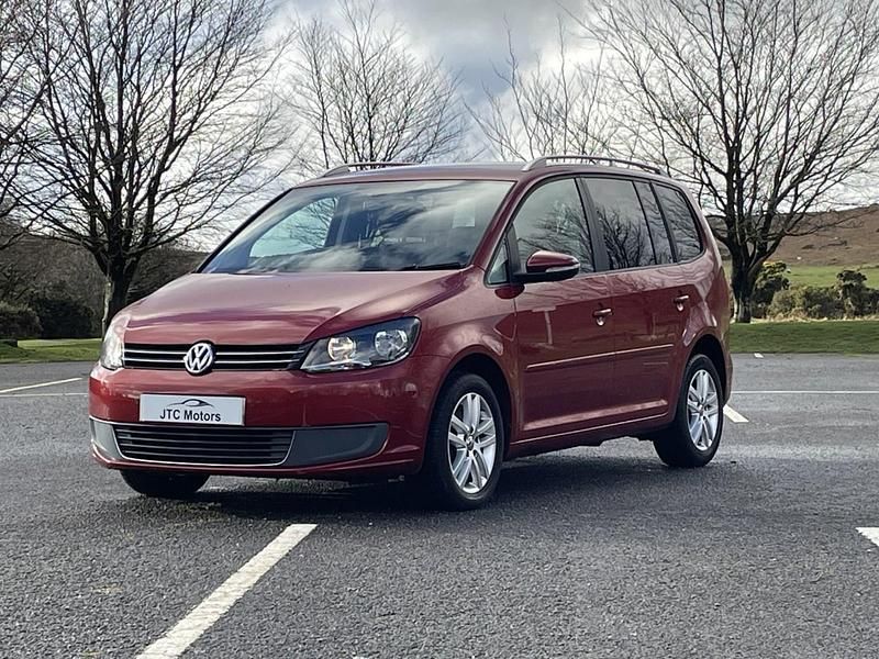 Used VW Touran SE 190 HP (139 kW) 2015 Red MPV
