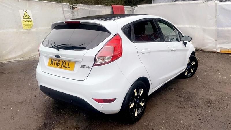 Used Ford Fiesta Zetec 2016 White Hatchback