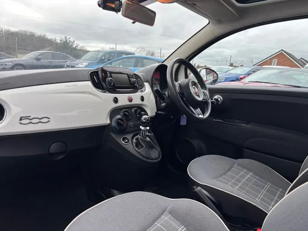 Used Fiat 500 Lounge 69 HP (50 kW) 2018 White Hatchback