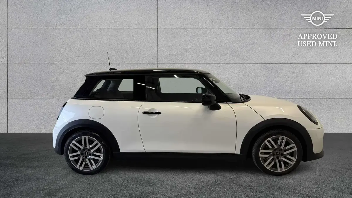 Used Mini Cooper Hatch 154 HP (113 kW) 2024 White Hatchback