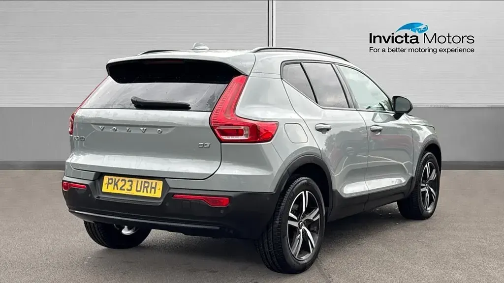 Usado Volvo XC40 Plus 163 HP (119 kW) 2023 Cinzento SUV