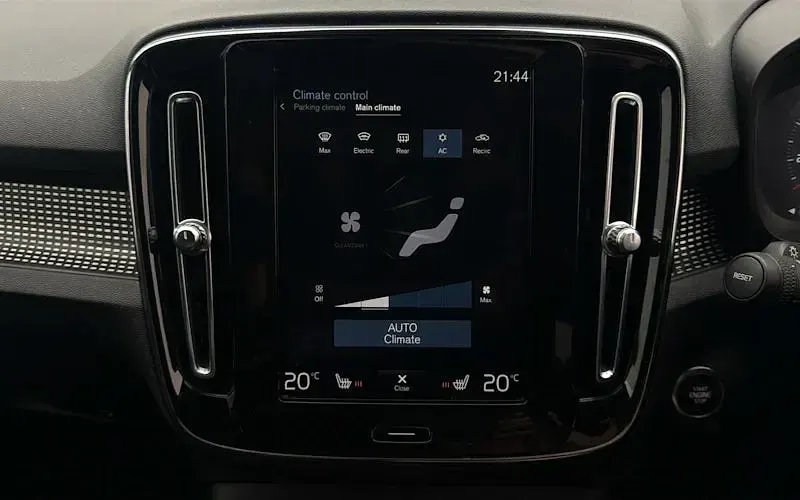 Used Volvo XC40 R-Design Pro 197 HP (144 kW) 2020 Black SUV