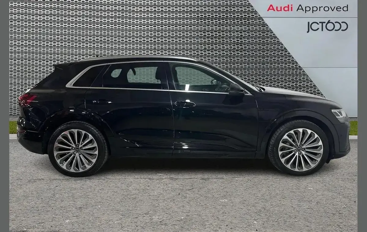 Usado Audi Q8 e-tron S-Line 250 kW (340 CV) 2023 Negro SUV