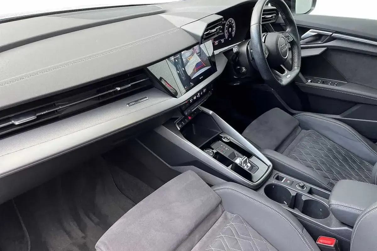 Used Audi A3 Comfort 150 HP (110 kW) 2023 White Sedan