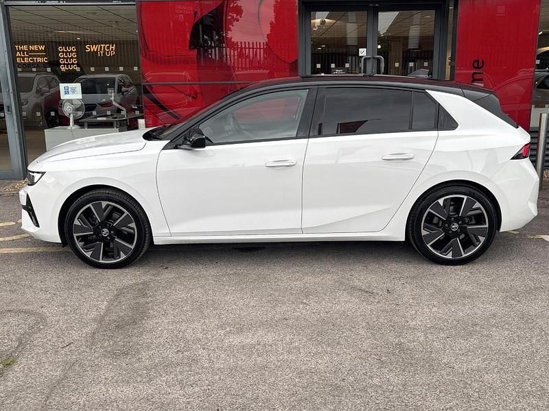 Used Vauxhall Astra Ultimate 113 kW (154 HP) 2024 White Hatchback
