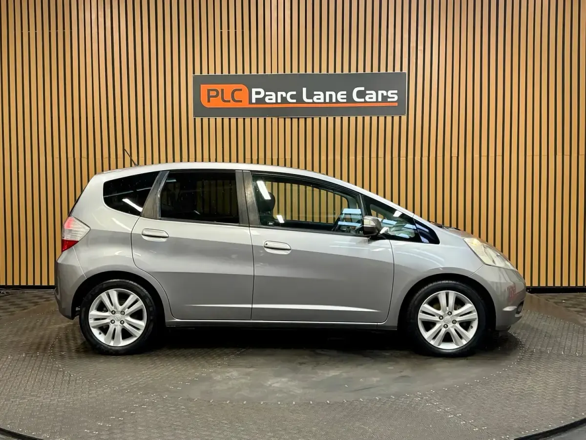 Second-hand Honda Jazz EX 100 CP (73 kW) 2010 Argintiu Hatchback