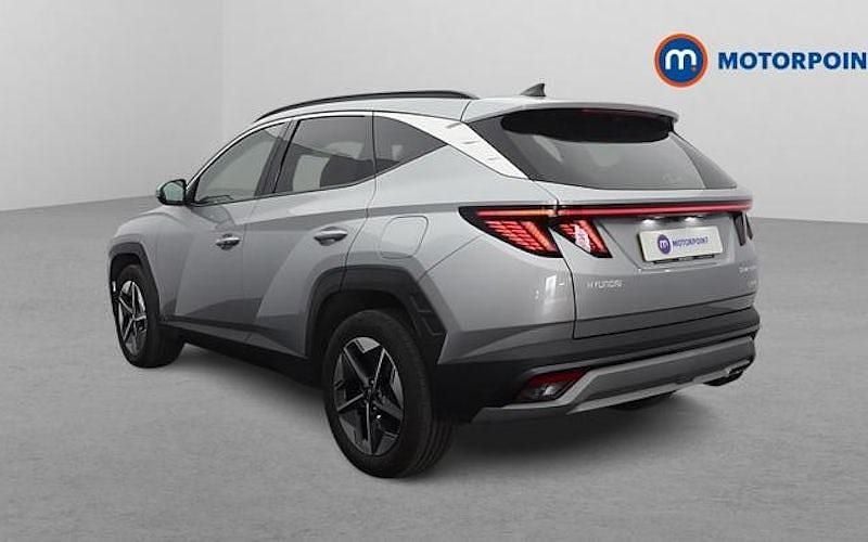 Usado Hyundai Tucson Premium 215 HP (158 kW) 2025 Prateado SUV