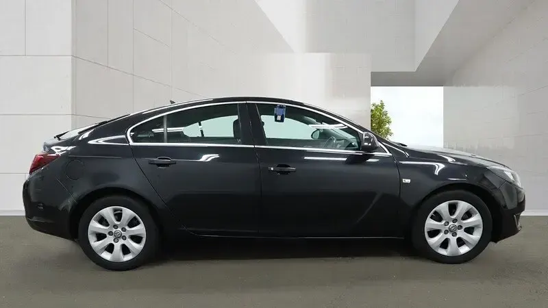 Used Vauxhall Insignia S 140 HP (102 kW) 2014 Black Hatchback