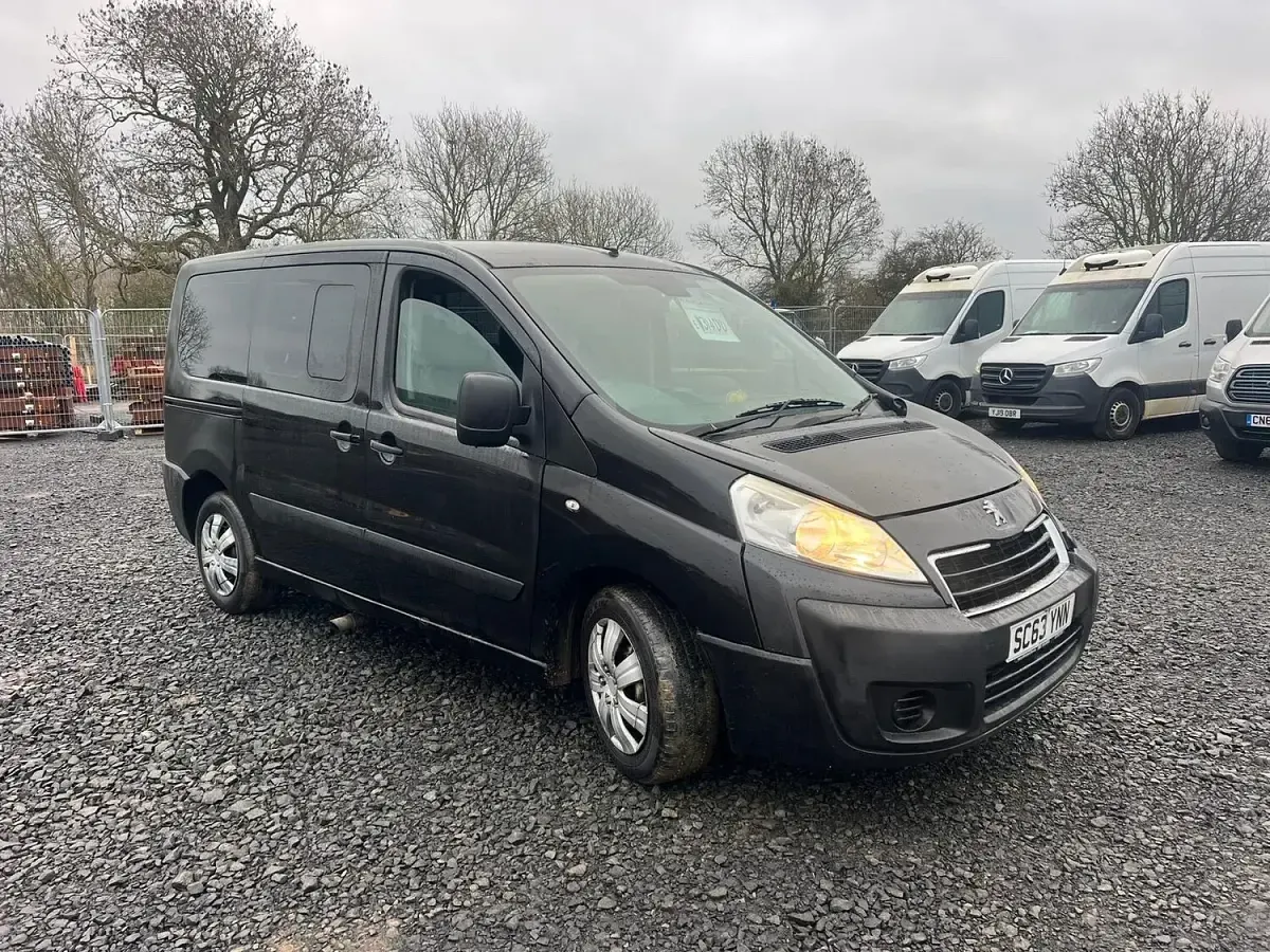Used Peugeot TePee Comfort 2014 Black MPV