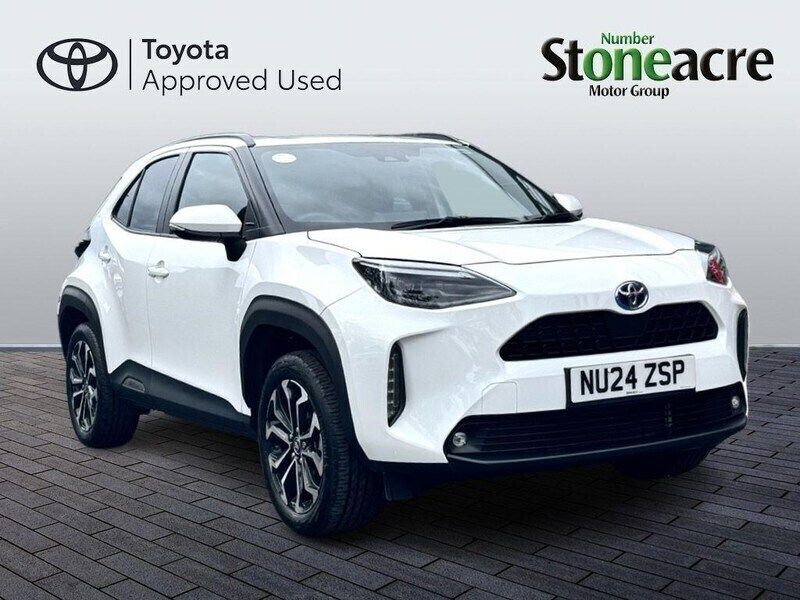 White Used 2024 Toyota Yaris Hybrid Design Hatchback | £23,000 (Expensive) - Image 1/2