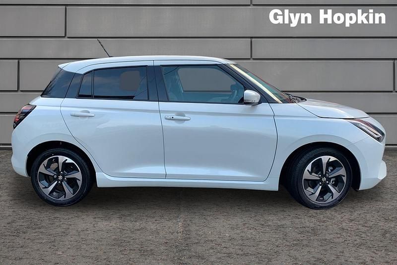 Used Suzuki Swift 82 HP (60 kW) 2025 White Hatchback