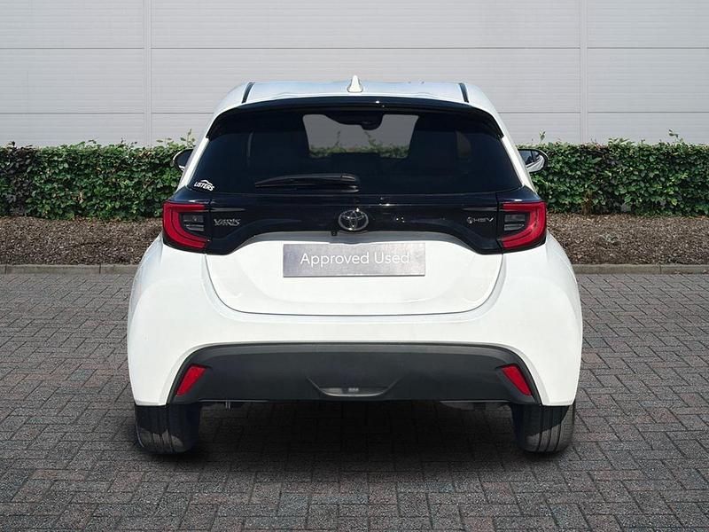 Used Toyota Yaris Hybrid Design 2024 White Hatchback