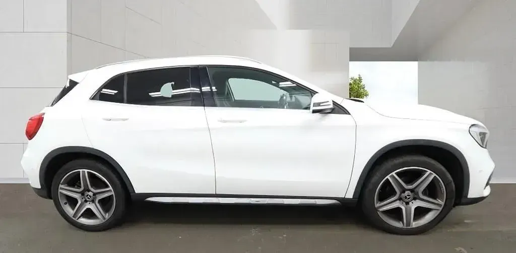 Used Mercedes GLA200 Executive 156 HP (114 kW) 2018 White SUV