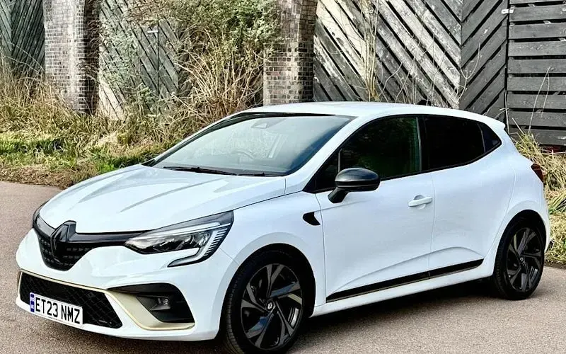 Used Renault Clio Engineered 145 HP (106 kW) 2023 White Hatchback