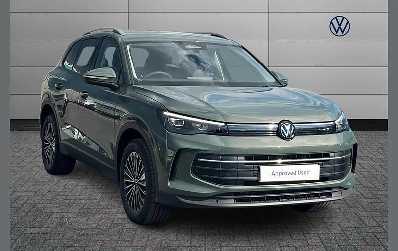 New VW Tiguan Match 200 HP (147 kW) 2025 Green SUV