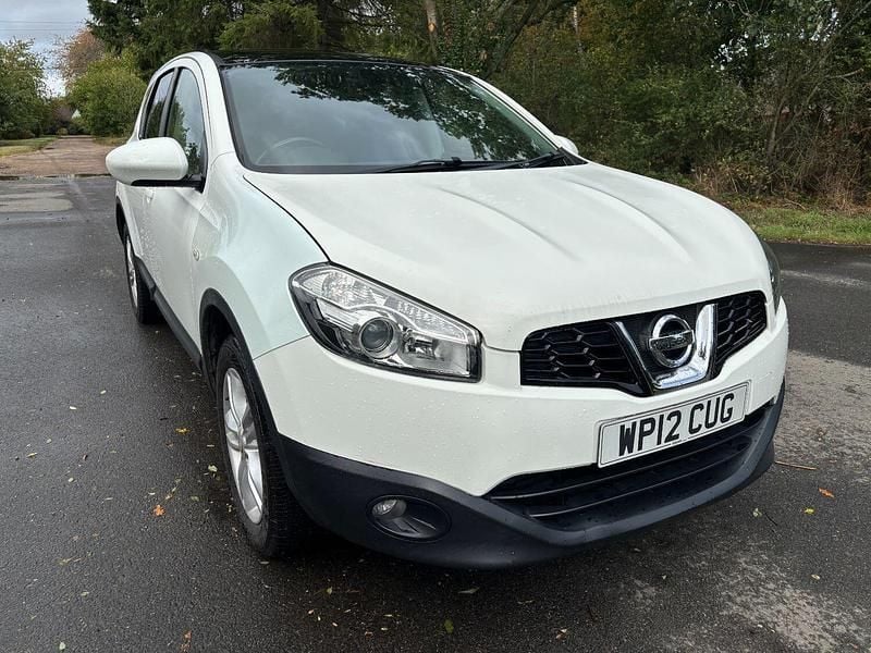 White Used 2012 Nissan Qashqai +2 Acenta SUV | £4,000 (Fair price) - Image 1/4