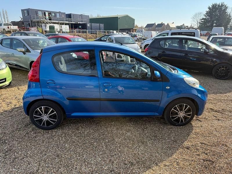 Used Peugeot 107 68 HP (50 kW) 2010 Blue Hatchback
