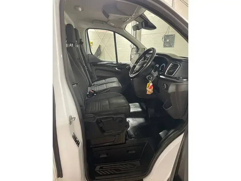Used Ford Transit Custom Limited 130 HP (95 kW) 2022 Frozen white (solid colour) Van