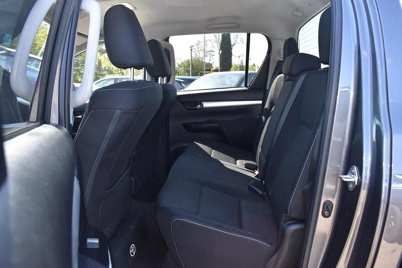 Usado Toyota HiLux 150 HP (110 kW) 2024 Cinzento Pickup