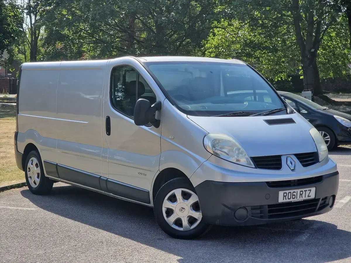 Used Renault Trafic 2011 Silver MPV