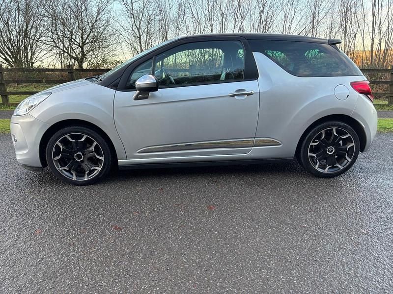 Usado Citroën DS3 110 HP (80 kW) 2011 Prateado Citadino